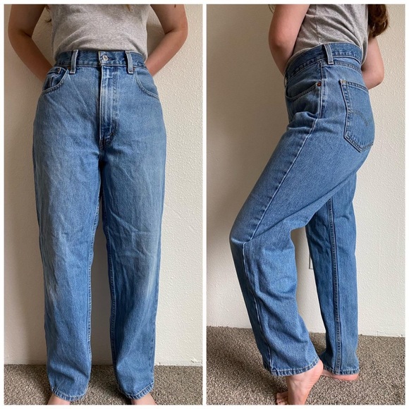 Preloved Levi jeans 🦋 - Picture 2 of 4